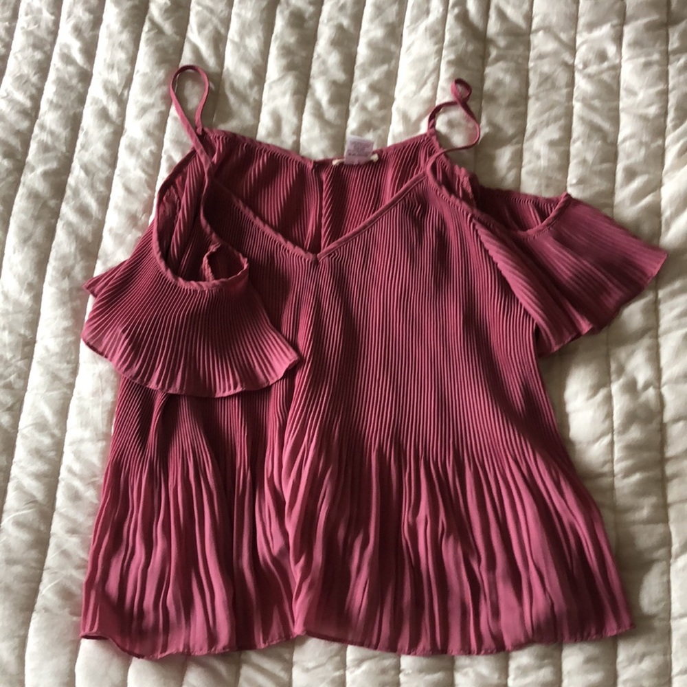 Blush Cold Shoulder Top 🥰